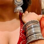 Nikita Sharma Instagram - Some days are for a suit, the biggest jhumkas and lots of bangles ♥️ Itc Windsor Manor