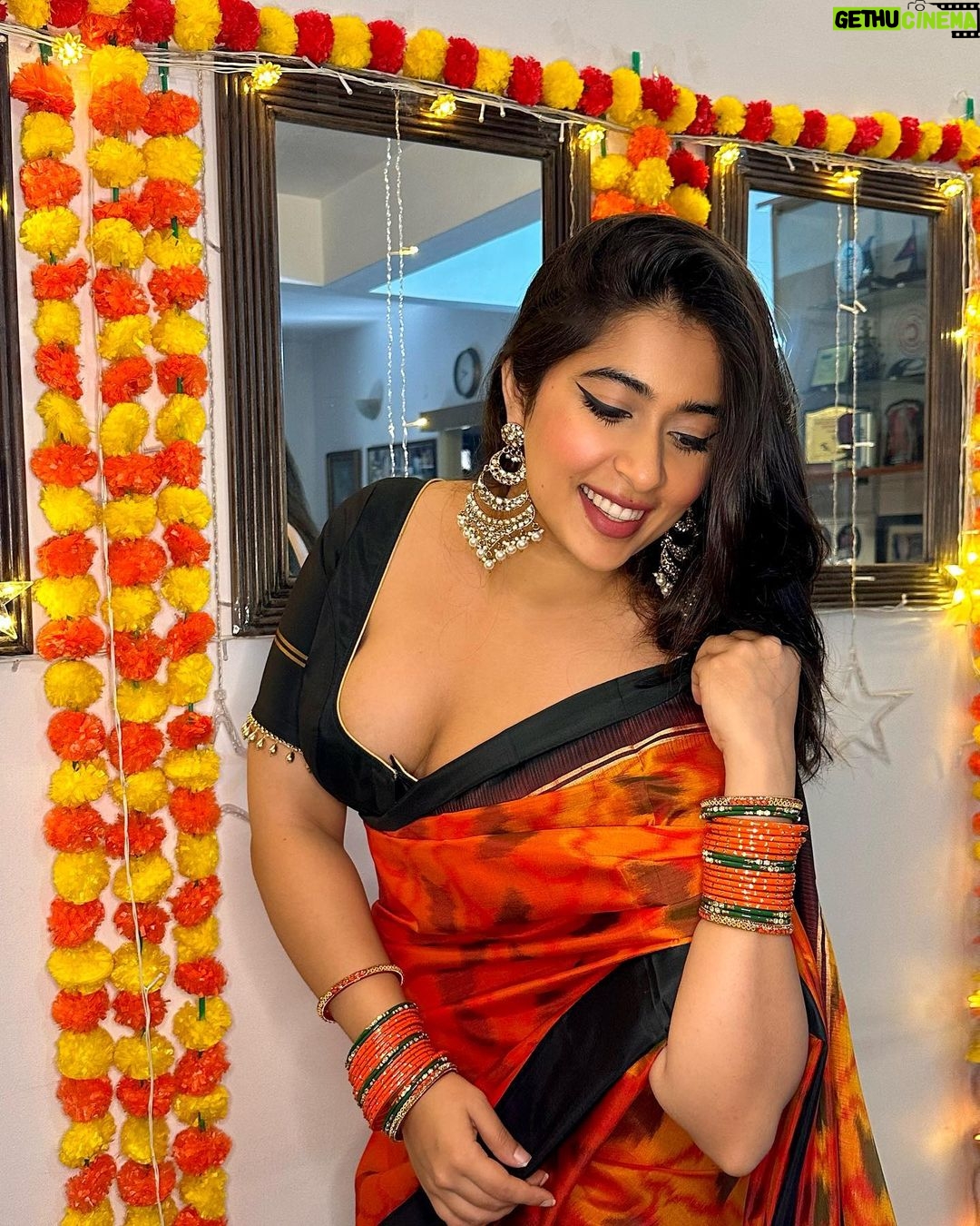 Nikita Sharma Instagram - Festive season, is my favourite season of the year! ✨♥️