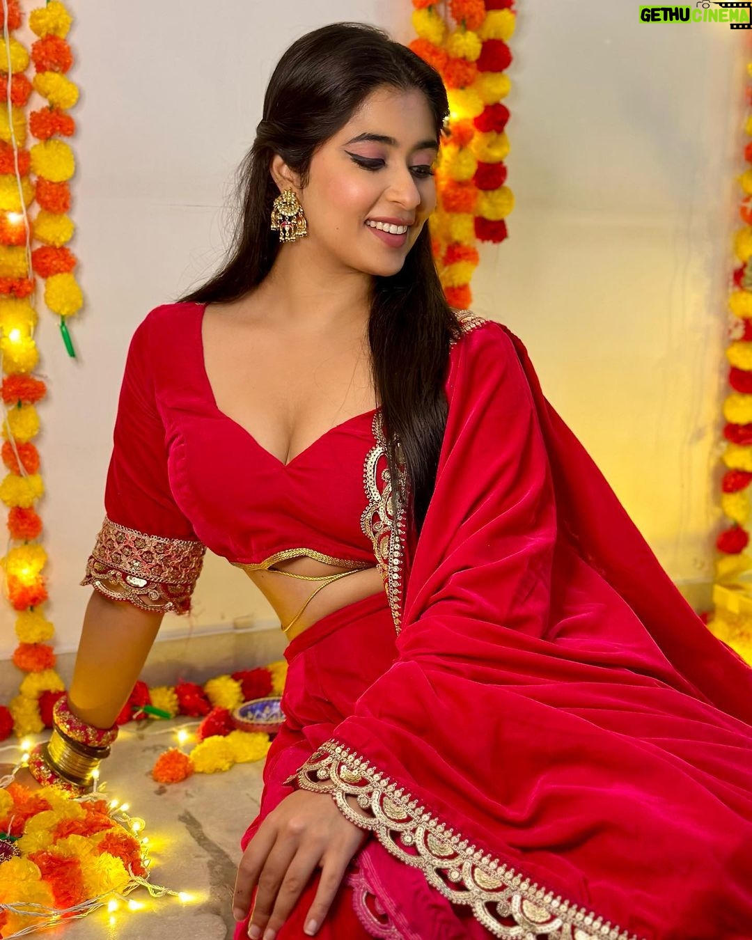 Nikita Sharma - 96.3K Likes - Happy Diwali, everyone! ♥️🪔✨
This festive season will bring new growth, happiness and joy to us all. 🙏🏻
There is so much for me to personally be grateful for, this year. I’m truly blessed and thankful! 🧿
Lehenga from @laevachi ✨