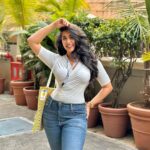 Nikita Sharma Instagram - Attending the wonderful @mumbaifilmfestival has been nothing short of just magical. 🎞️📽️✨ Experiencing film making, direction, acting technique and simply the details of production value closely has made me appreciate the art of film a lot more! 🎬♥️ Magic truly does lie behind great work and awe inspiring dedication. 👏🏻 Mumbai, Maharashtra
