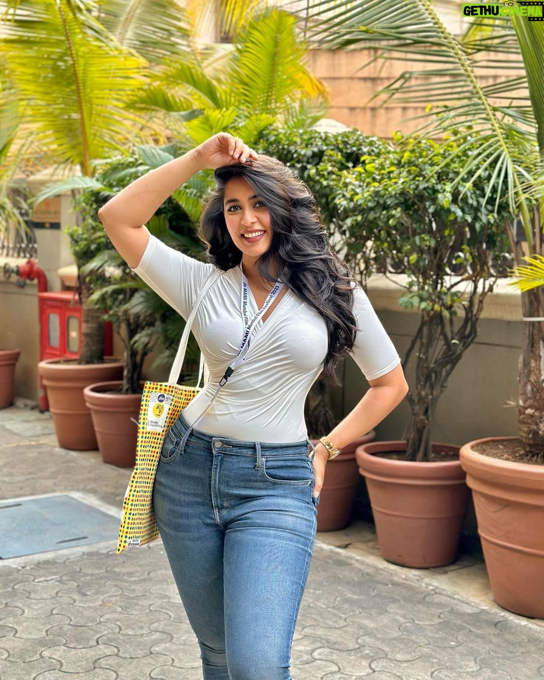 Nikita Sharma Instagram - Attending the wonderful @mumbaifilmfestival has been nothing short of just magical. 🎞️📽️✨ Experiencing film making, direction, acting technique and simply the details of production value closely has made me appreciate the art of film a lot more! 🎬♥️ Magic truly does lie behind great work and awe inspiring dedication. 👏🏻 Mumbai, Maharashtra