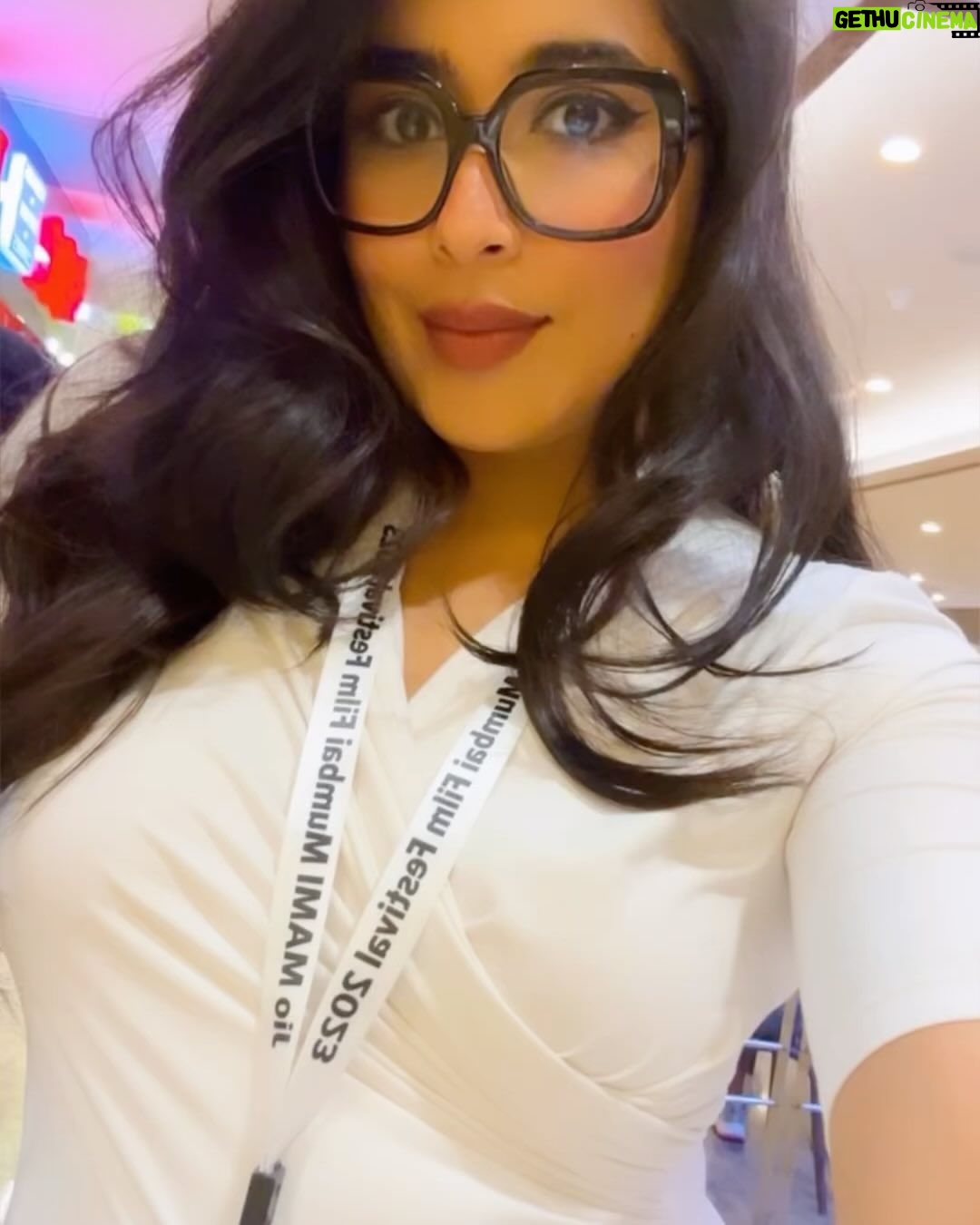 Nikita Sharma Instagram - Attending the wonderful @mumbaifilmfestival has been nothing short of just magical. 🎞️📽️✨ Experiencing film making, direction, acting technique and simply the details of production value closely has made me appreciate the art of film a lot more! 🎬♥️ Magic truly does lie behind great work and awe inspiring dedication. 👏🏻 Mumbai, Maharashtra