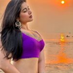 Nikita Sharma Instagram - Ek tuk tumhe dekhti hai, jo baat keh na chaahe zubaan.. 💜
