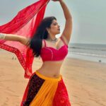 Nikita Sharma Instagram - Uski dhun mein, dil banjaara 🩷✨