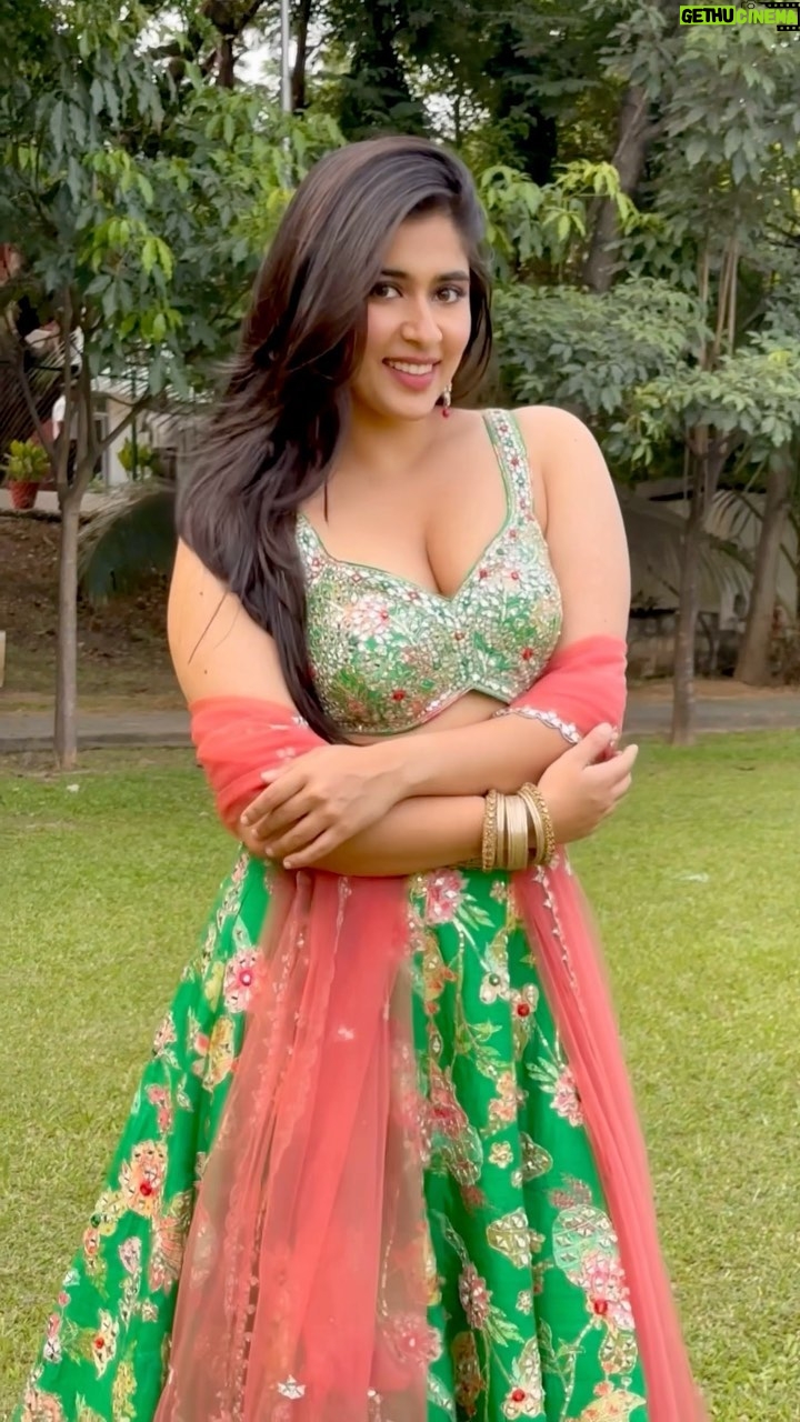Nikita Sharma Instagram - Personification of a peacock, here is Navratri look 8 π¦ This one is from @samyakksarees β¨ #feelitreelit #explore #feature #love #indian #lehenga #festive #festivity #festiveseason #navratri #navratriseries