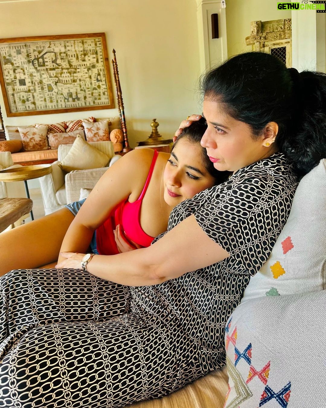 Nikita Sharma Instagram - Happy birthday to my inspiration. ♥️ Thank you for being such a kind influence on all those around you. You have taught us all that the more love you spread, the more comes back to you. ✨ You deserve the world and I will spend my life trying to give it to you Ma. 🥹 I love you, my small little innocent girl! ☺️✨