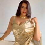 Nikita Sharma Instagram - Dipped in liquid gold, the Navratri looks series continues 💛✨ Look 4 of the Navratri series from @fittingroomcouture ✨ #feelitreelit #explore #feature #navratri #festive #festivity #festival #indian #saree #goldengirl