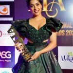 Nikita Sharma Instagram - A special night indeed. ♥️ Won the award for “Inspirational Icon of the Year” 2023 🏆✨ This moment was made so much more special by having my parents with me to celebrate it! 🥰 A huge thank you to you all for always believing in me. 🙏🏻 Gown by @amadicoutureofficial Makeup & Hair by @makeupbyemmarai #grateful #humbled #thankful #blessed Mumbai, Maharashtra