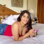 Nikita Sharma Instagram - Here’s a home music video of sorts for you guys! 🩷 Something different from what is usually do and boy did I have fun shooting this!! 🙈☺️✨ #feelitreelit #fun #explore #feature #travel #musicvideo Kahani Paradise
