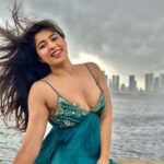 Nikita Sharma Instagram - Come spend a day in Bandra with me ♥️☺️ There are 2 sets of “Before & After”s for you in this post 🌧️🙈 Bandra West
