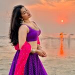 Nikita Sharma Instagram - Ek tuk tumhe dekhti hai, jo baat keh na chaahe zubaan.. 💜