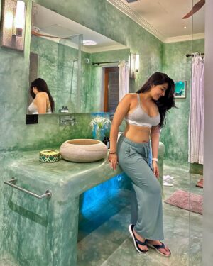 Nikita Sharma Instagram - “While it’s great that you do your best every day, don’t forget to live for yourself first. 

It’s you that needs your love more than anyone else.” -Nikita Sharma