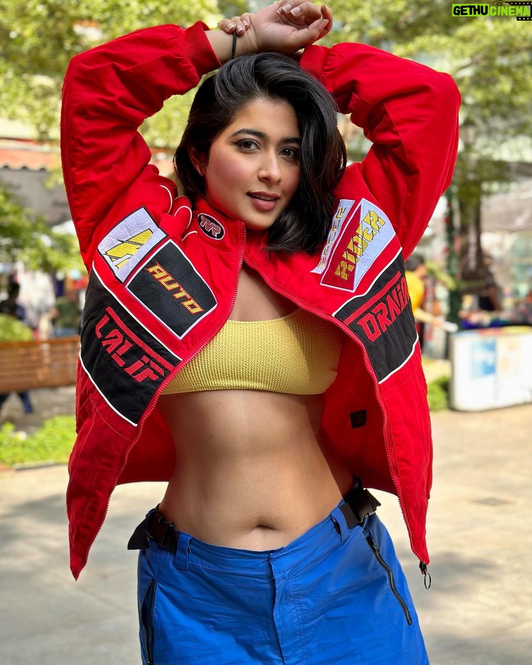 Nikita Sharma Instagram - Will the real Nikita please stand up? 🙋🏻♀️ Which one is your favourite? 👀 I have more versions but Instagram allows only 10 photos in a carousel. 🙃