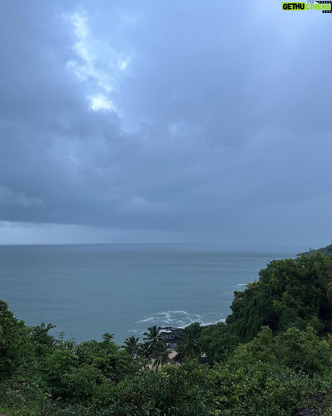 Nikita Sharma - 110.5K Likes - Ever changing skies 🪻
Can you spot the part where it’s raining in the 3rd picture? 🩵