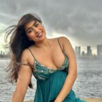 Nikita Sharma Instagram - Come spend a day in Bandra with me ♥️☺️ There are 2 sets of “Before & After”s for you in this post 🌧️🙈 Bandra West
