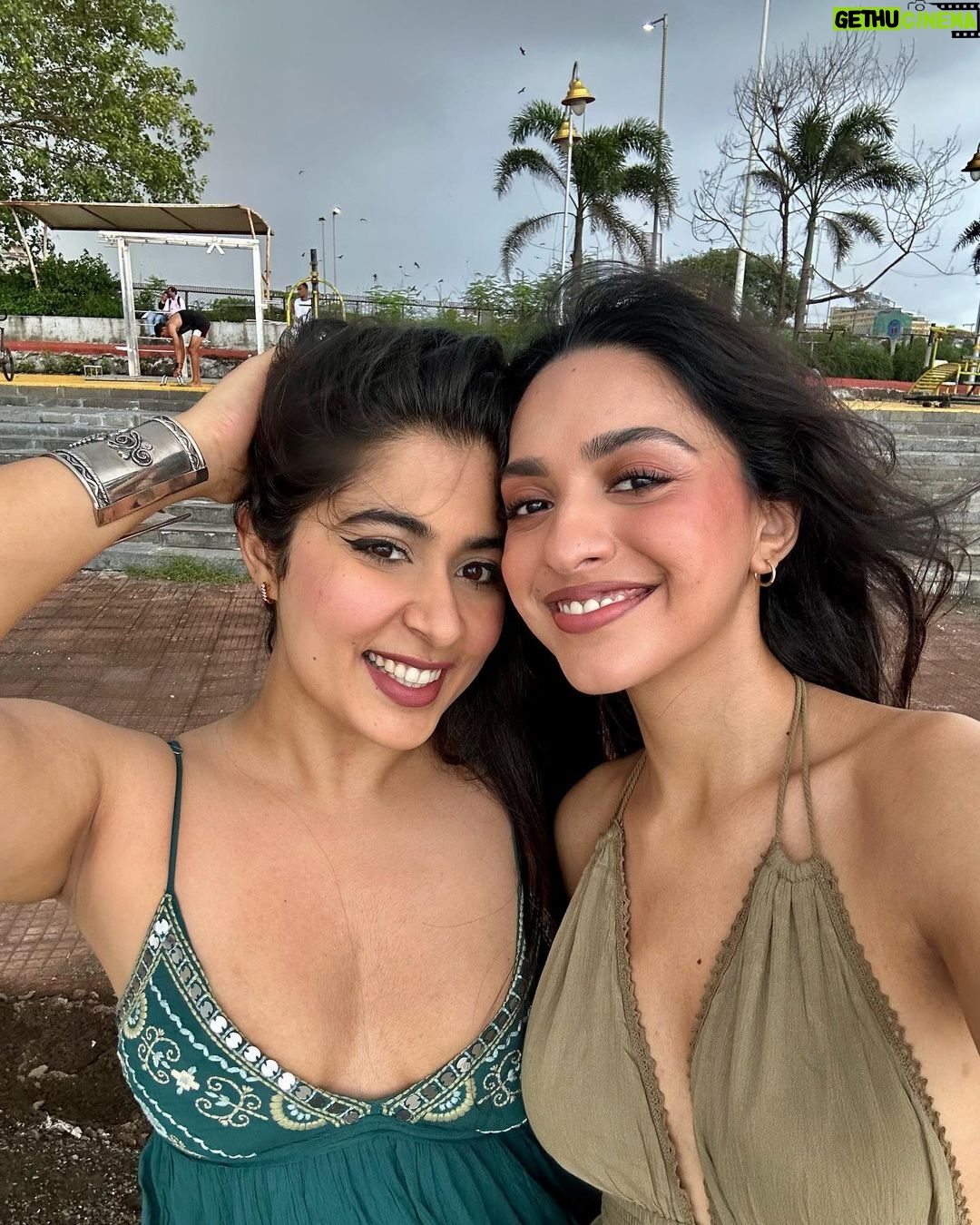 Nikita Sharma - 202.3K Likes - Come spend a day in Bandra with me ♥️☺️
There are 2 sets of “Before & After”s for you in this post 🌧️🙈