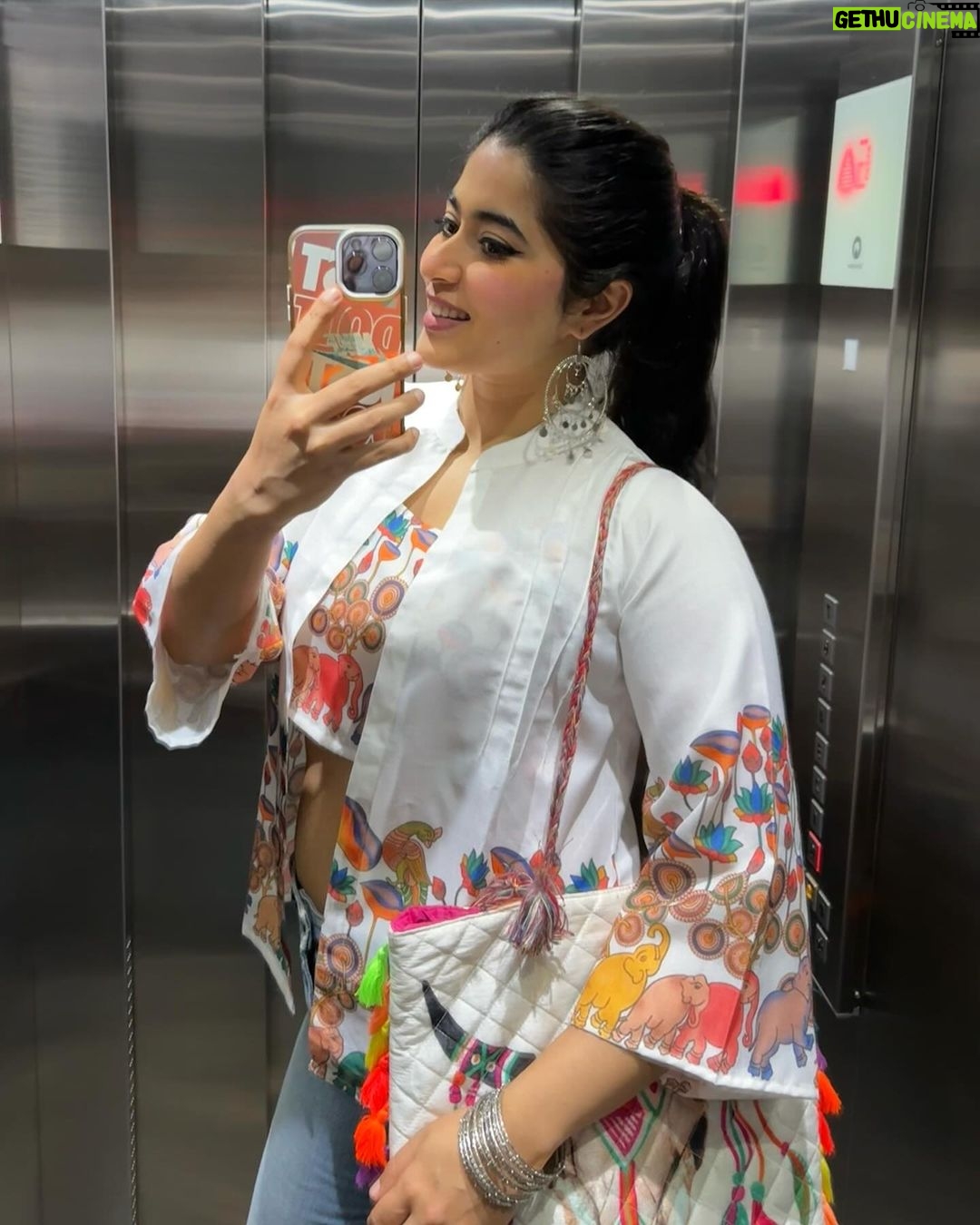 Nikita Sharma Instagram - A day in the life of.. 🩷 Mumbai, Maharashtra