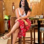 Nikita Sharma Instagram - Best company, delicious food and some yummy yummy coffee with breathtaking views. 🥰 That’s what the last few days have been about ♥️ Mumbai, Maharashtra