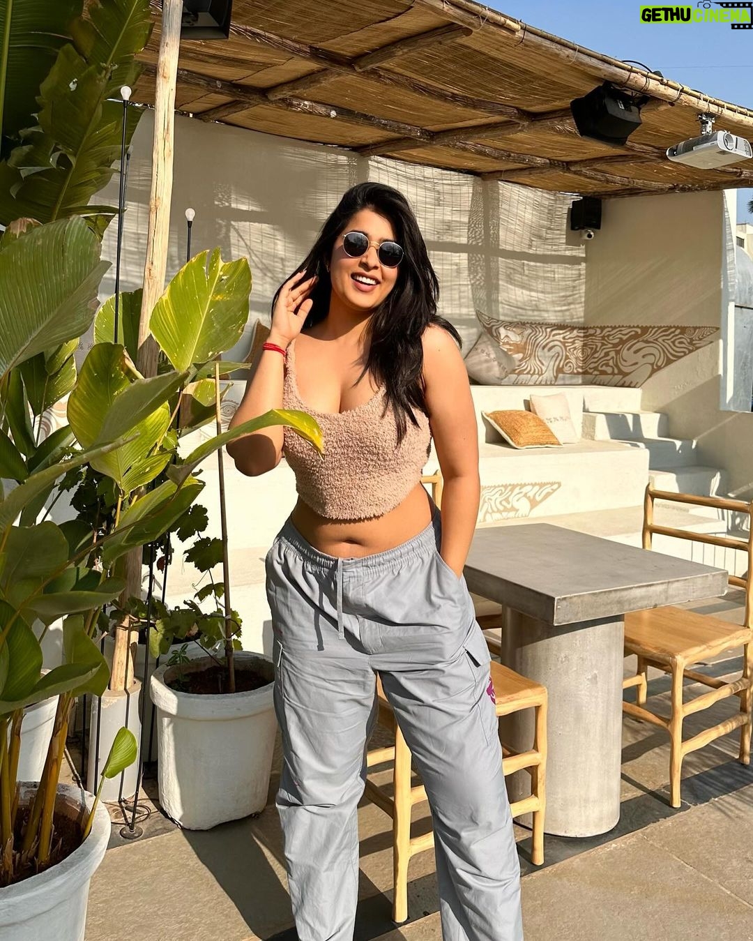 Nikita Sharma Instagram - The beauty that is Versova 🤍 (Also, I couldn’t decide between 1 & 2) Versova, Mumbai