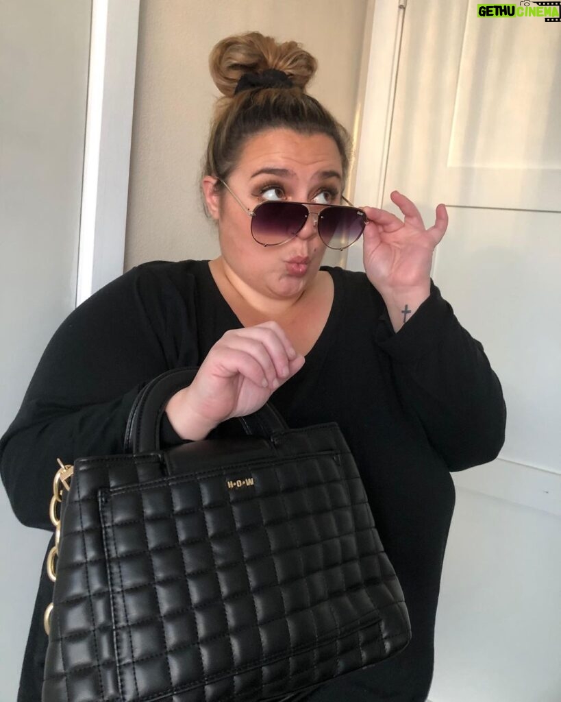 Nikki Blonsky Instagram - Last looks before I step out of the house. Errands are always more fun when I have my favorite @trendsavvyofficial accessories on! This bag goes everywhere with me and holds EVERYTHING..and trust me I leave nothing behind! #sponsored use code NikkiBlonsky for a discount!