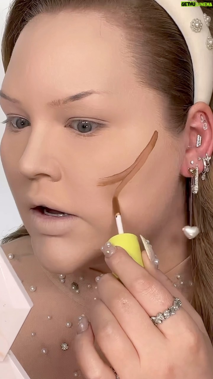 Nikkie de Jager Instagram - wait- did we just find the perfect contour shape? 😳🔥 @kali.ledger
