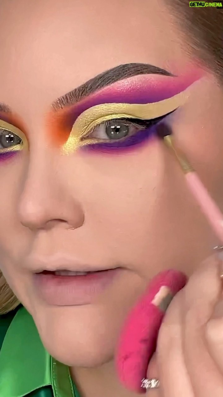 Nikkie de Jager Instagram - the @juviasplace Culture palette is EVERYTHING 😳🥰💕 make sure you use code “NIKKIE” at checkout to save some $$ when ordering! ✨