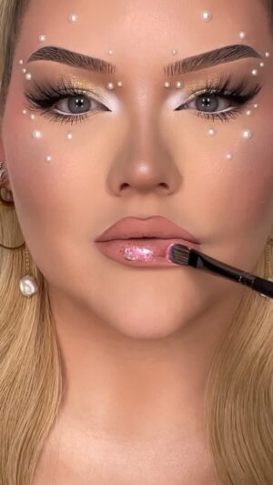 Nikkie de Jager Instagram - it had to be done ⭐️👄⭐️