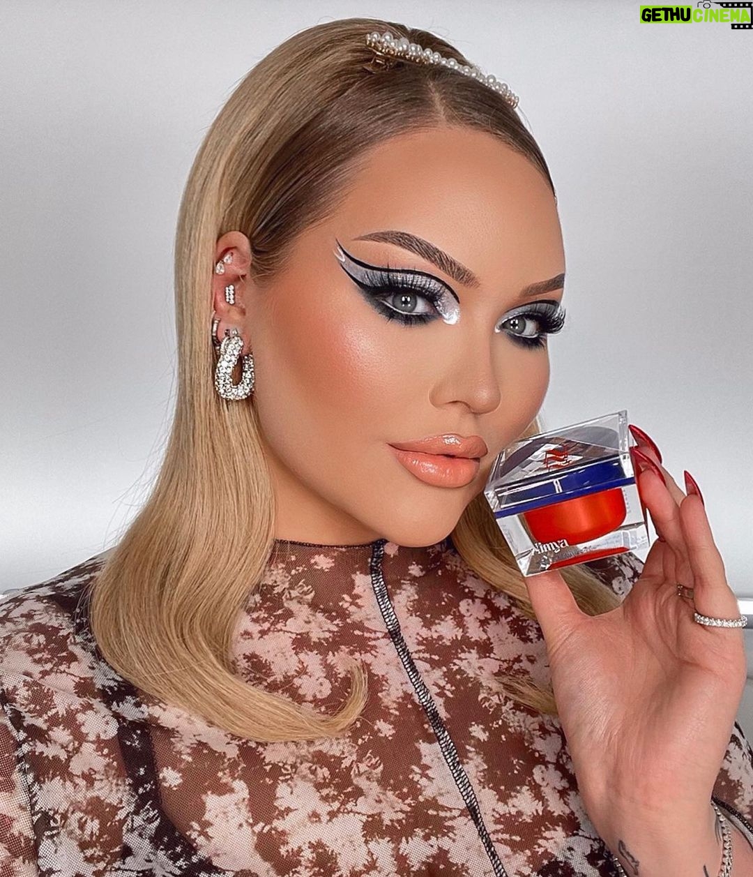 Nikkie de Jager Instagram - me and my bestie 😇 more and more people are falling in love with our @nimya Where It All Starts Cream and I couldn’t be more proud ☺️🧡💙 it’s a real game changer! ✨ thank you for trusting and believing in me… I love you!