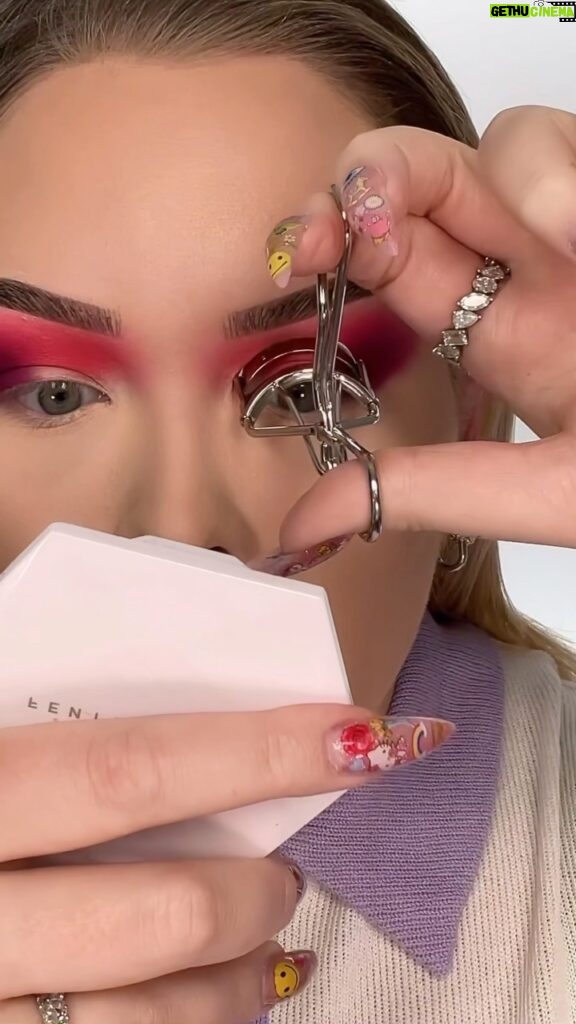 Nikkie de Jager Instagram - wait- are we on to something here? 👀 is this the perfect hack for cut creases? 🤯 @iamalex.louis