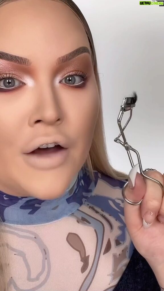 Nikkie de Jager Instagram - you asked for more hooded eye makeup hacks, so here you go! 🥰✨ thank you for sponsoring me @anastasiabeverlyhills the #ABHPrimrose palette is IT, baby!