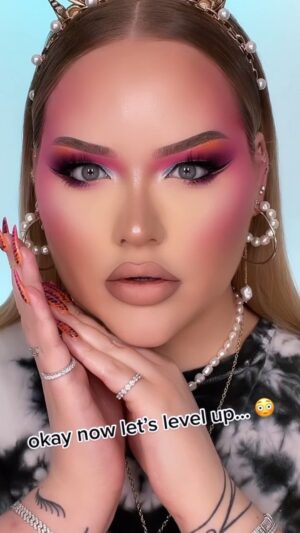 Nikkie de Jager Instagram - can we tag @dojacat so she sees? 🧜🏻‍♀️✨ my @beautybaycom palette is still available! do you have it yet? 👀 get it while you can! 💕 look ib: @manthony783
