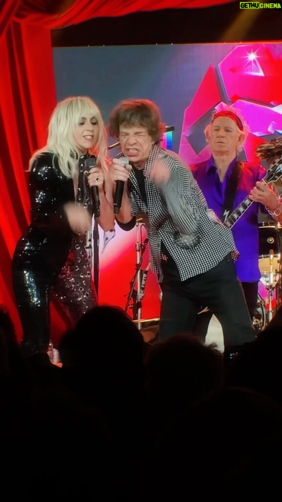 Nikkie de Jager Instagram - beyond excited to be in NYC to celebrate the release of Hackney Diamonds, the new album by @TheRollingStones and see these legends perform LIVE 🤯🔥👅 #HackneyDiamonds