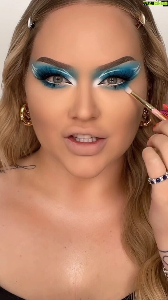 Nikkie de Jager Instagram - a brutally blue look 💙 ib: @indiarose_makeup 👑 what’s ur favorite color?