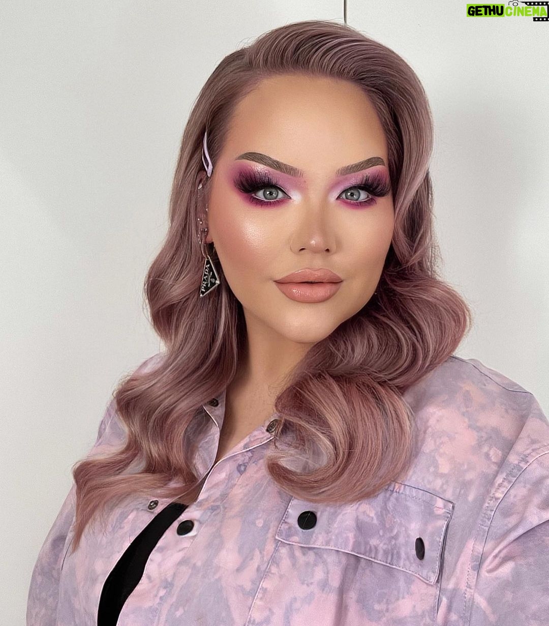 Nikkie de Jager Instagram - πΈπβ¨ color done by @beauty.by.elise