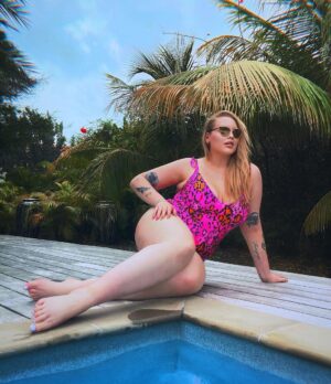 Nikkie de Jager Instagram - ✨ never thought I’d feel confident enough to post something like this… 😳✨ swipe for the reality check 😂🦩🌈