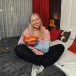 Nikkie de Jager Instagram - OMG! 🧡 I always dreamt of having my own iconic Nickelodeon award 😳🥺🥰 so honored to have won the @nickelodeon KIDS CHOICE AWARD #FavoSterNL ✨ @nickelodeonnederland