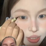 Nikkie de Jager Instagram - the craziest eyeliner hack I’ve ever seen! 🫢