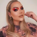 Nikkie de Jager Instagram - She got that power... that FACETUNE POWER ✨ I’ve always loved facetuning my photos (no surprise here) to take my photos to the next level ❤️ in my new video I expose all my Facetune2 hacks... that before and after? DAMN! 👏🏻 @facetune #facetune2 #partner