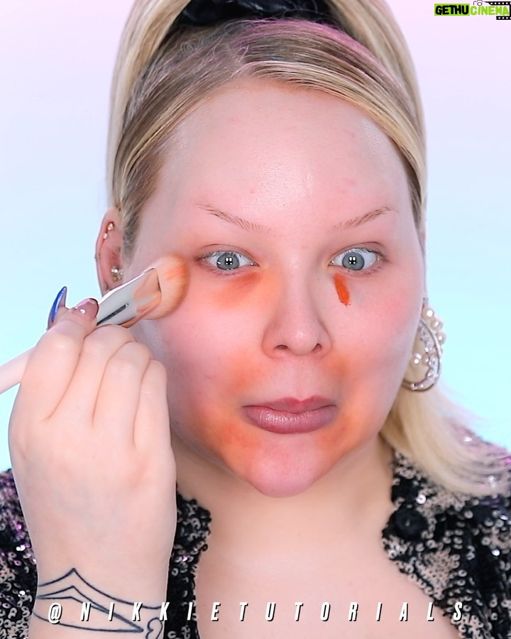 Nikkie de Jager Instagram - this tutorial meant so much to me... thank you for all the love so far over on my channel 🌈 LINK IN BIO! Used the NikkieTutorials x @beautybaycom palette, duh ☺️