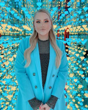 Nikkie de Jager Instagram - diamonds go through incredible stress to emerge as strong and shining diamonds 💎✨