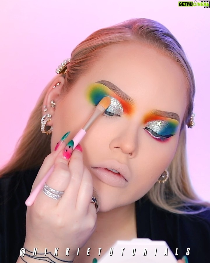 Nikkie de Jager Instagram - eyeshadow palette: so which colors are you using tod- me: yes. 🍭😍💕 FULL TUTORIAL up on my channel ✨ LINK IN BIO!