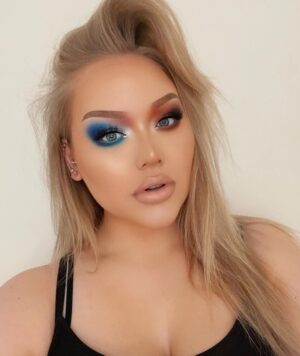 Nikkie de Jager Instagram - 💙 or 🤎 comment below! 🥰 tutorial up on my channel 🌟 link in bio! wearing the new @ladygaga @hauslabs Stupid Love eyeshadow palette ✨