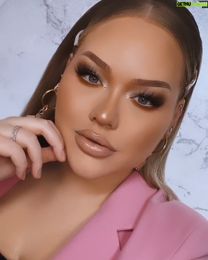 Nikkie de Jager Instagram - pretty in pink 🐽