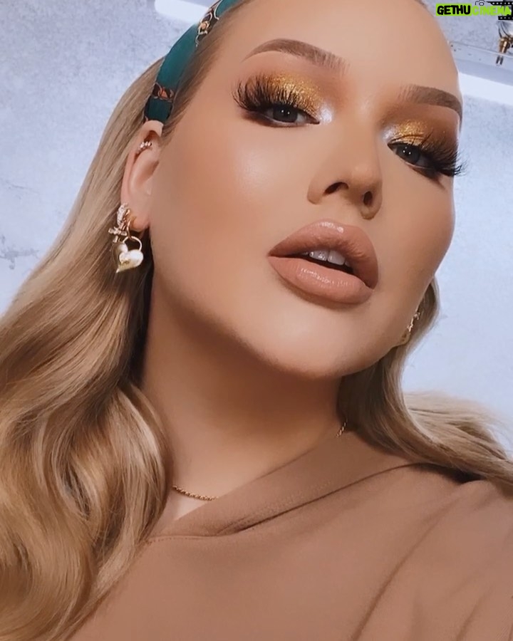 Nikkie de Jager Instagram - see that makeup? see that base? š Iām wearing a $150 foundation and put it to the test!!!!!!! š„µ VIDEO UP ON YOUTUBE! LINK IN BIO šāØ