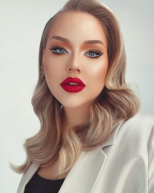 Nikkie de Jager Instagram - businesswoman meets makeup clown 💄🤡 felt so fierce in this look inspired by @erinparsonsmakeup ❤️
-
@juviasplace The Nudes + The Chocolates Eyeshadow Palettes ( use code NIKKIE to save $$ )
@maybelline Lasting Drama Eyeliner “Cashmere White”
@ilmakiage x @carlibel “Venus” Lipstick