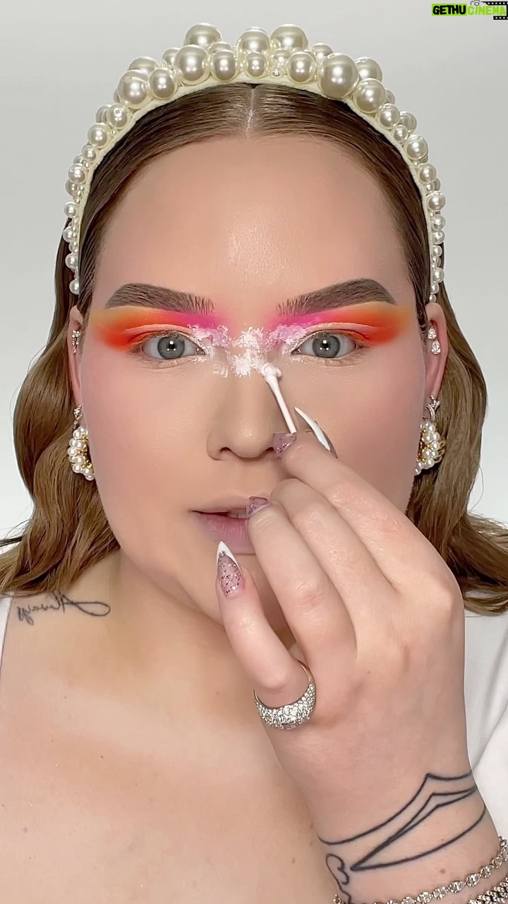 Nikkie de Jager Instagram - creating clouds with q-tips?! 👀