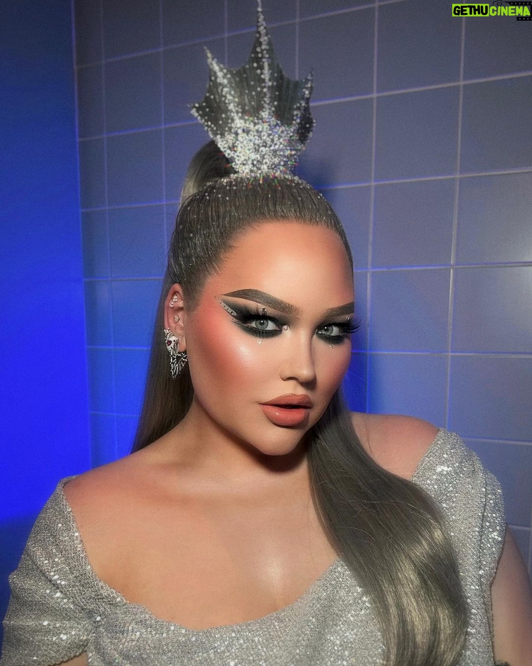 Nikkie de Jager Instagram - time to crown 👑 a WINNER! ❄️ Make Up Your Mind 20:00 RTL4 ✨ what an incredible season.. so proud of all 25 men who put on that pump and SERVED 👏🏻 thank you @herrie_makers for having me, it’s such an honor 💕