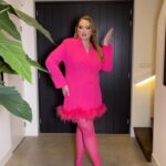 Nikkie de Jager Instagram - trying to get noticed by @jennifercoolidge 🥹 HI QUEEN! can I please do your makeup? 💕