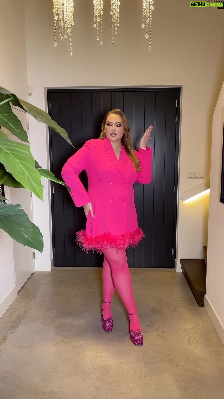Nikkie de Jager Instagram - trying to get noticed by @jennifercoolidge 🥹 HI QUEEN! can I please do your makeup? 💕