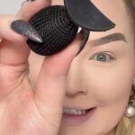 Nikkie de Jager Instagram - will this crease stamp actually work?! 🤔